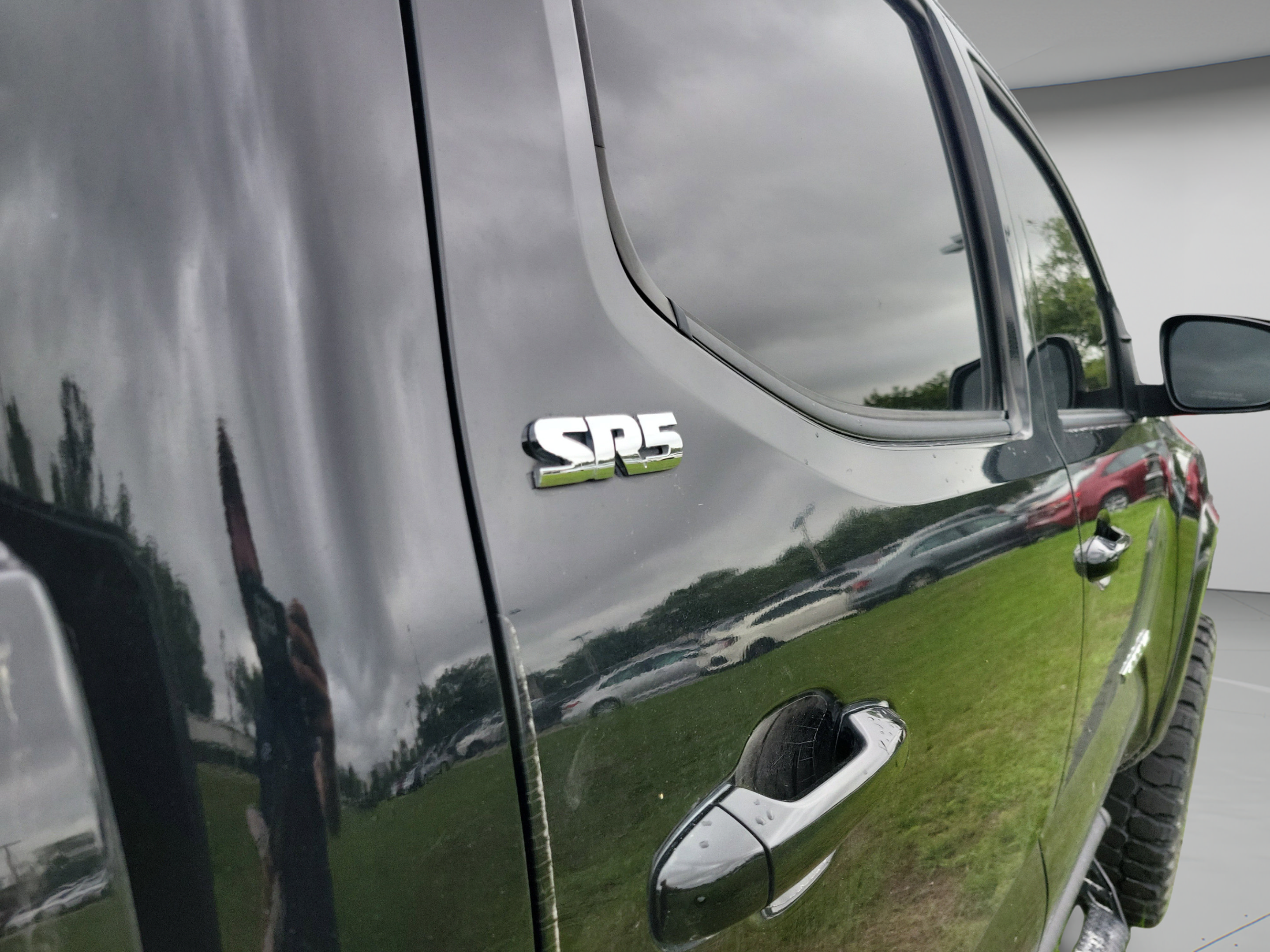 Used 2018 Toyota Tacoma SR5 RWD image 19