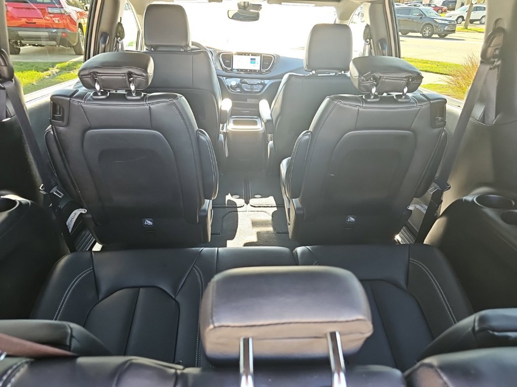 Certified 2026 Chrysler Pacifica Select FWD image 22