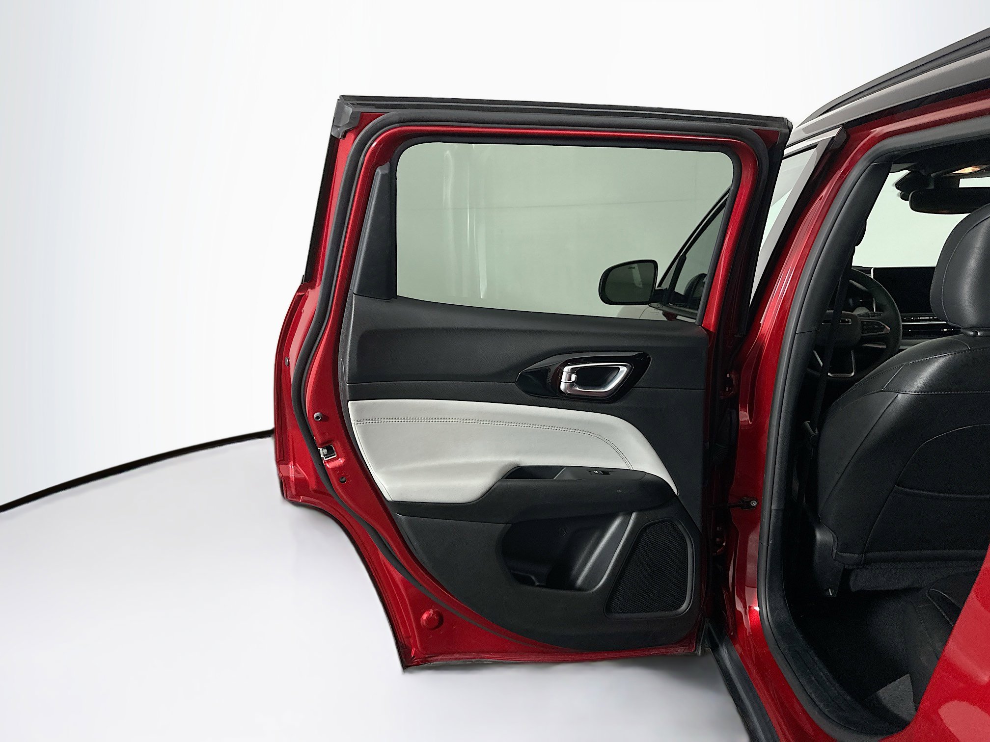 Used 2025 Jeep Compass Limited image 25