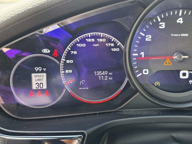 Used 2022 Porsche Panamera RWD image 18