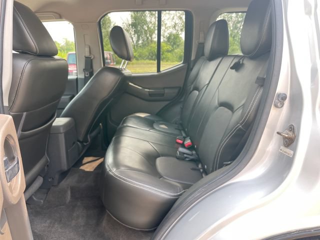 Used 2015 Nissan Xterra PRO-4X w/ Pro-4x Leather Package AWD/4WD image 28