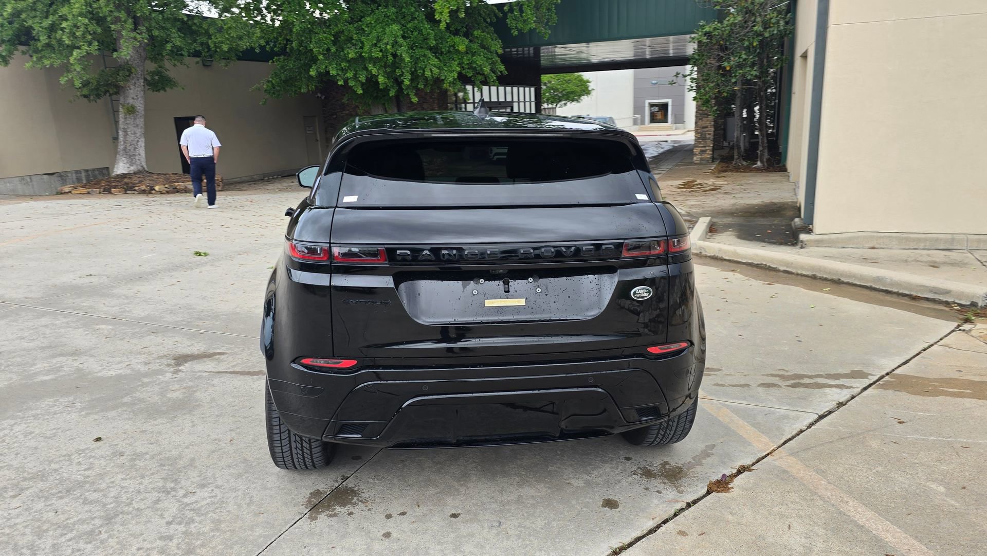Used 2023 Land Rover Range Rover Evoque R-Dynamic S image 3