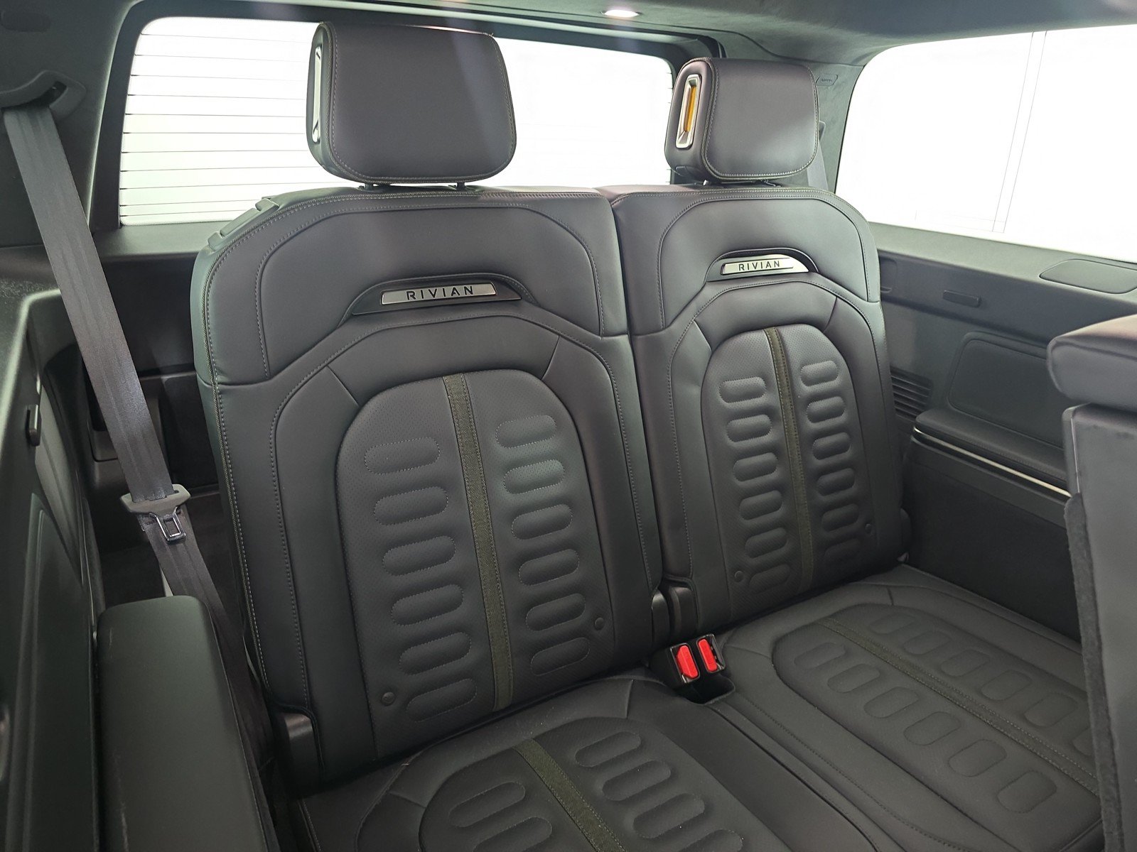 Used 2024 Rivian R1S Adventure AWD/4WD image 25