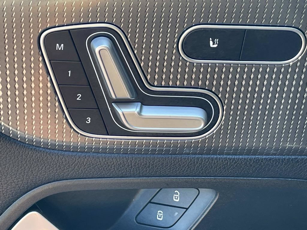 Used 2021 Mercedes-Benz GLB 250 image 19