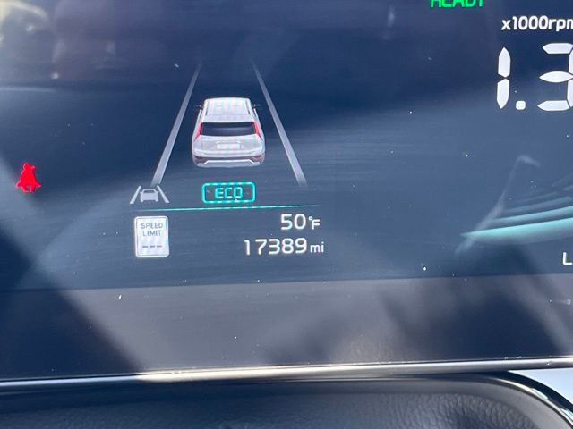 Used 2023 Kia Niro EX image 5