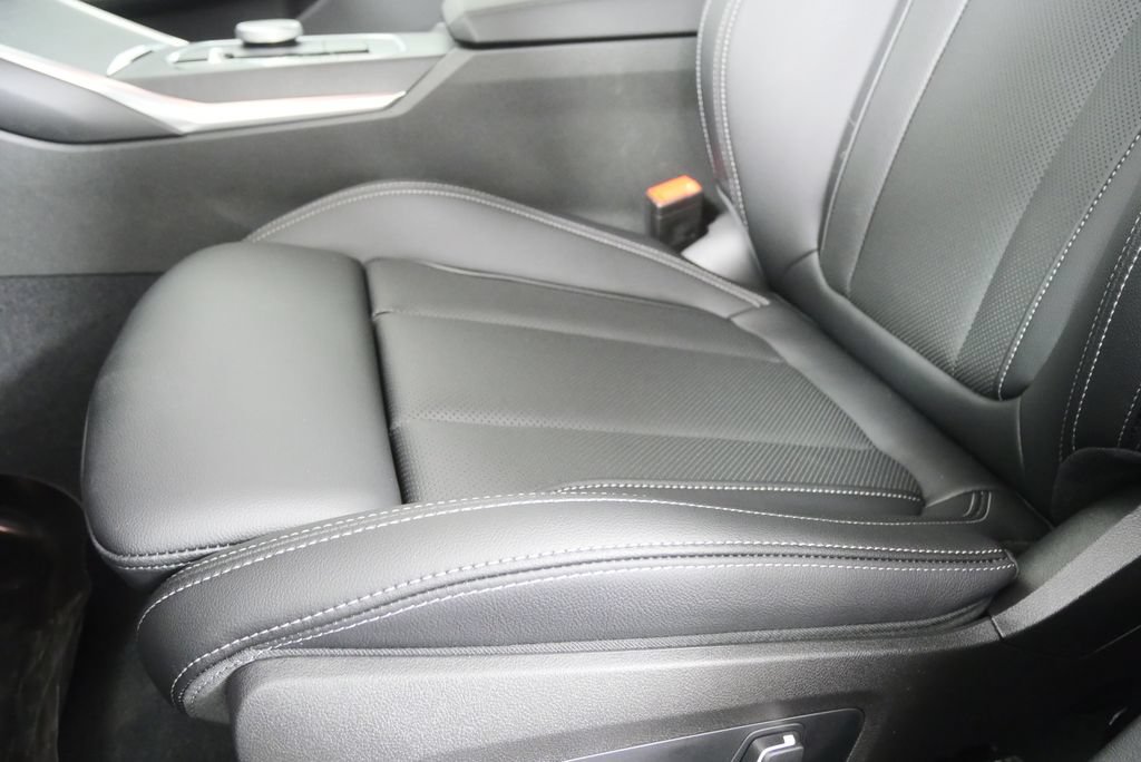 Used 2026 BMW 330i Sedan w/ Premium Package RWD image 9