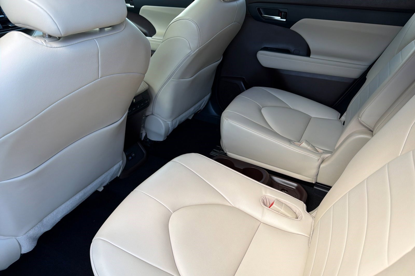 Used 2022 Toyota Highlander XLE image 15