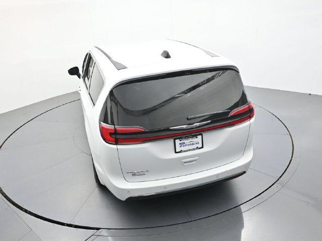 Used 2023 Chrysler Pacifica Touring-L FWD image 39