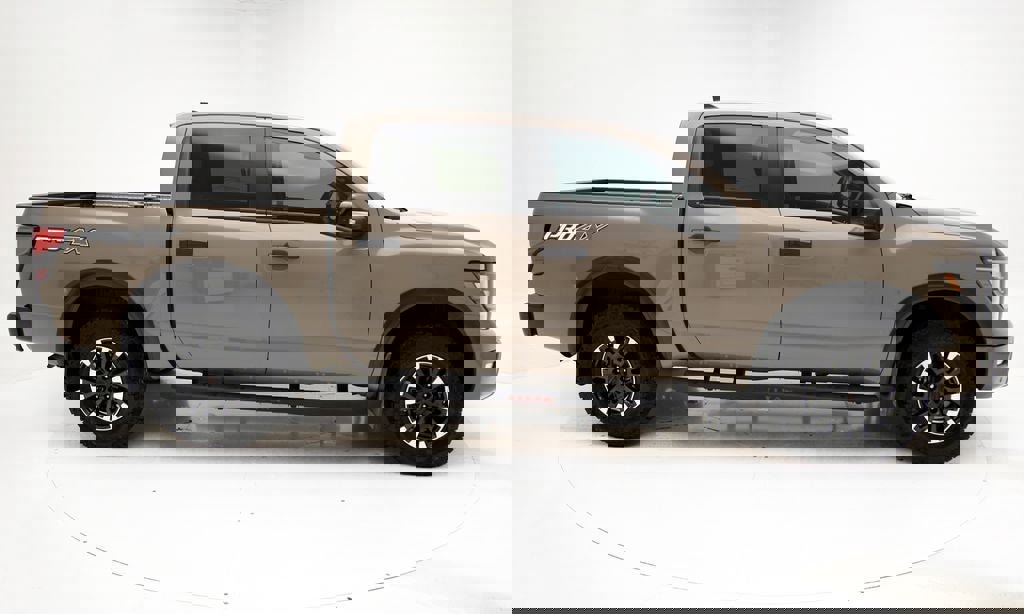 Used 2023 Nissan Titan PRO-4X w/ Pro-4x Convenience Package image 3