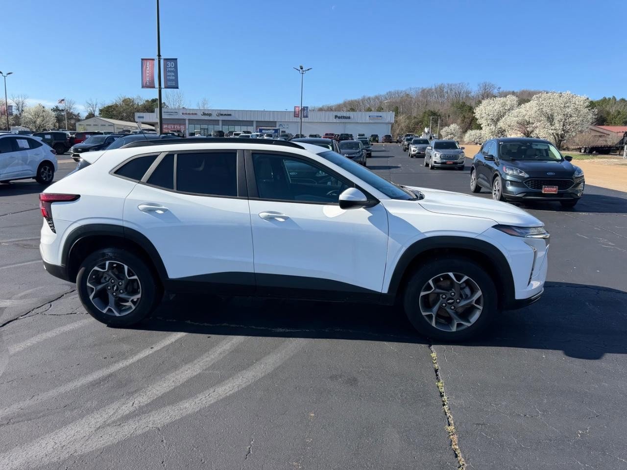 Used 2025 Chevrolet Trax LT w/ Driver Confidence Package image 2