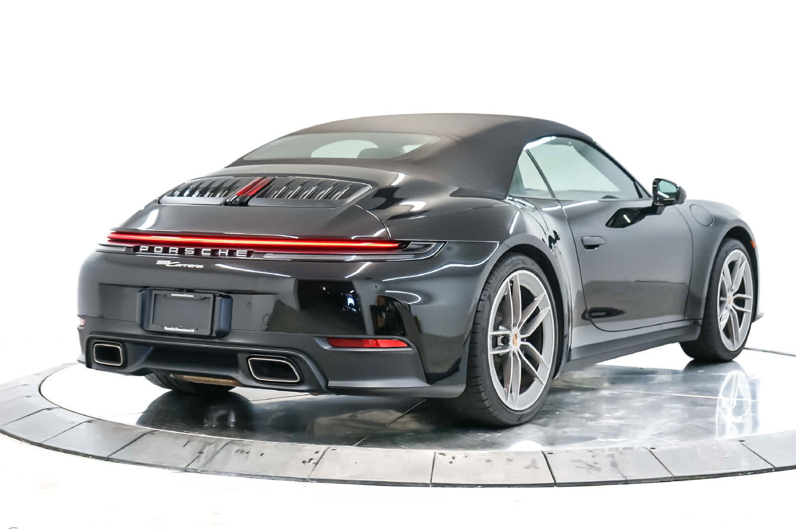 Certified 2025 Porsche 911 Carrera RWD image 9