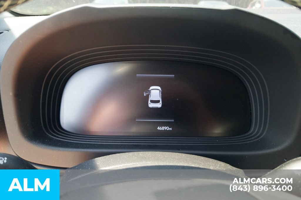 Used 2023 Hyundai Venue Limited FWD image 11