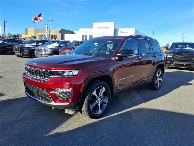 Used 2025 Jeep Grand Cherokee Limited w/ Luxury Tech Group II image 9