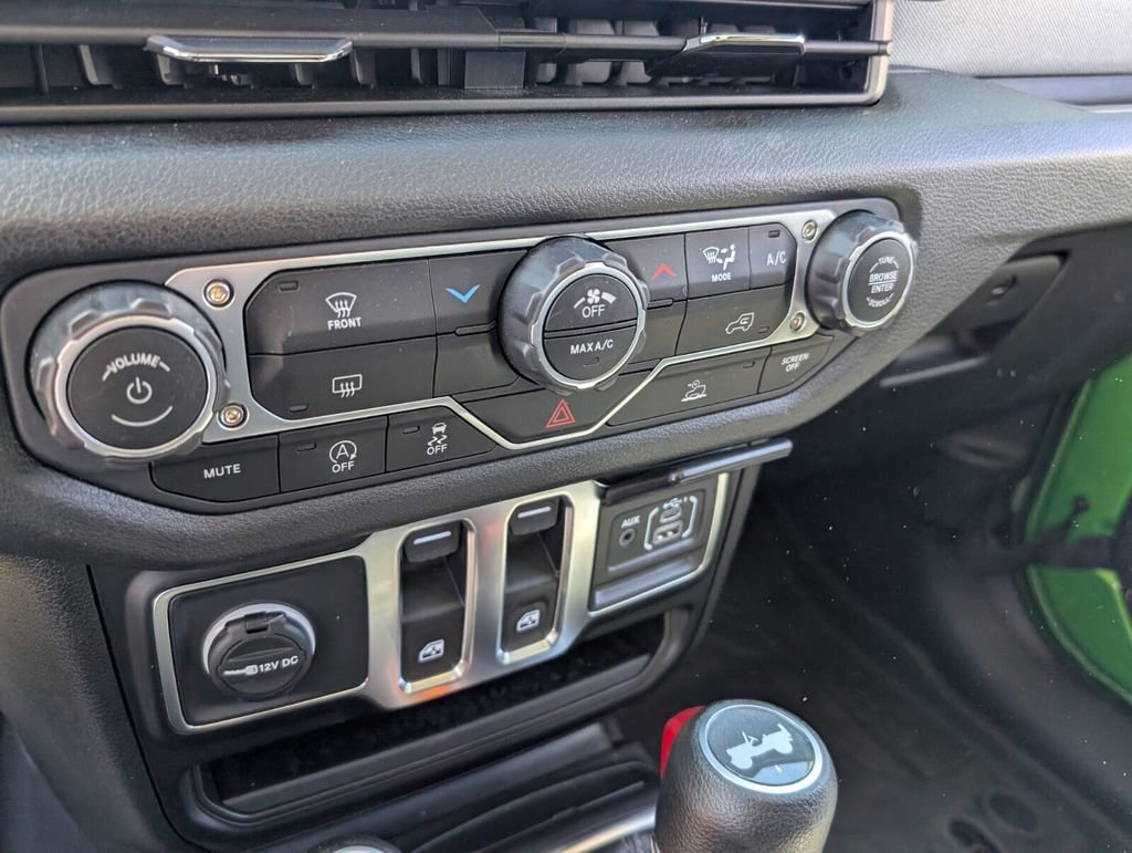 Used 2025 Jeep Wrangler Sport image 18