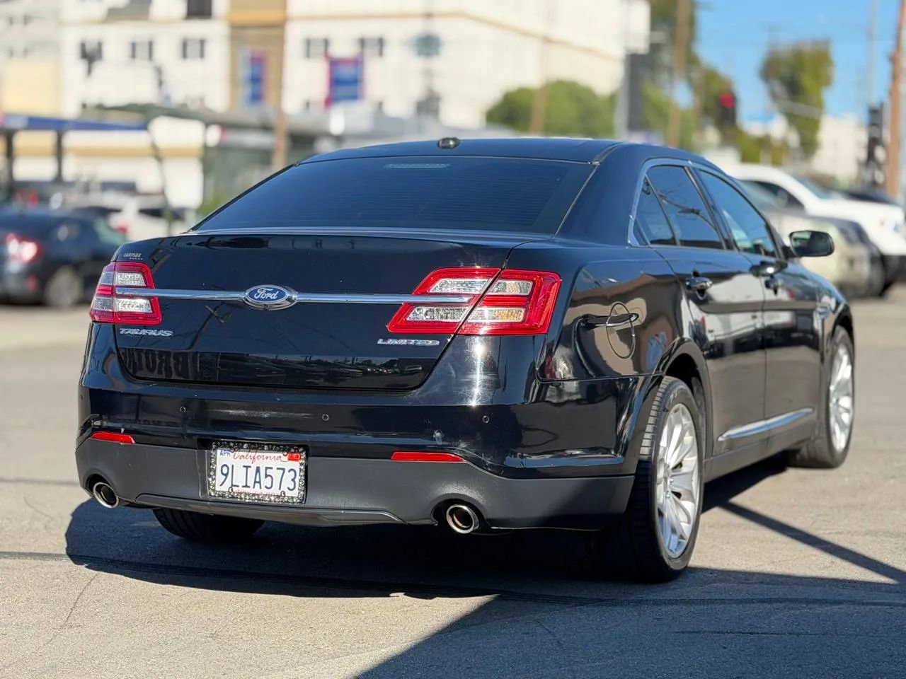 Used 2017 Ford Taurus Limited image 16