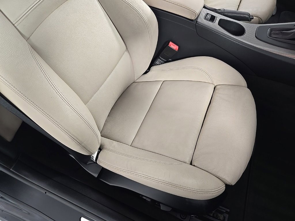 Used 2013 BMW 335i Convertible image 26