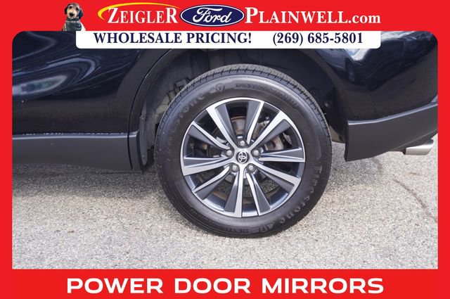 Used 2022 Toyota Venza LE image 9