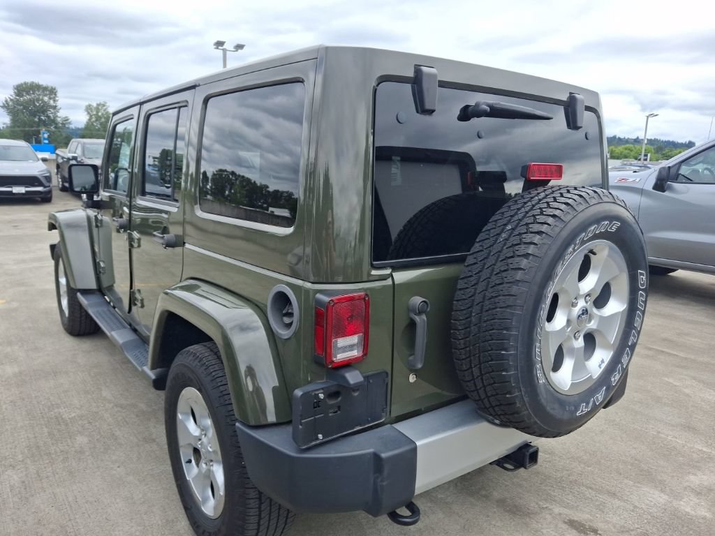 Used 2015 Jeep Wrangler Unlimited Sahara w/ Connectivity Group AWD/4WD image 6