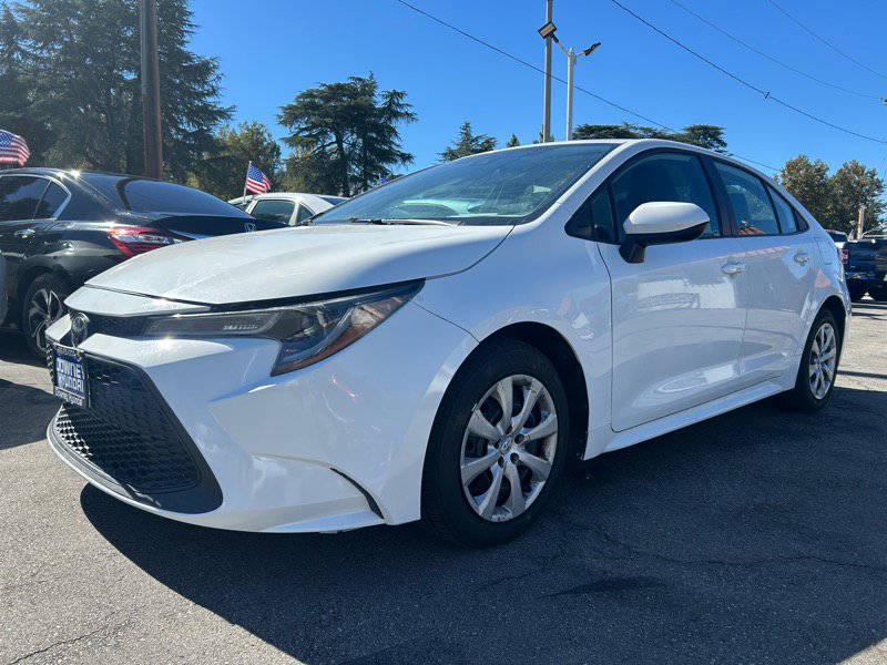 Used 2021 Toyota Corolla LE image 1