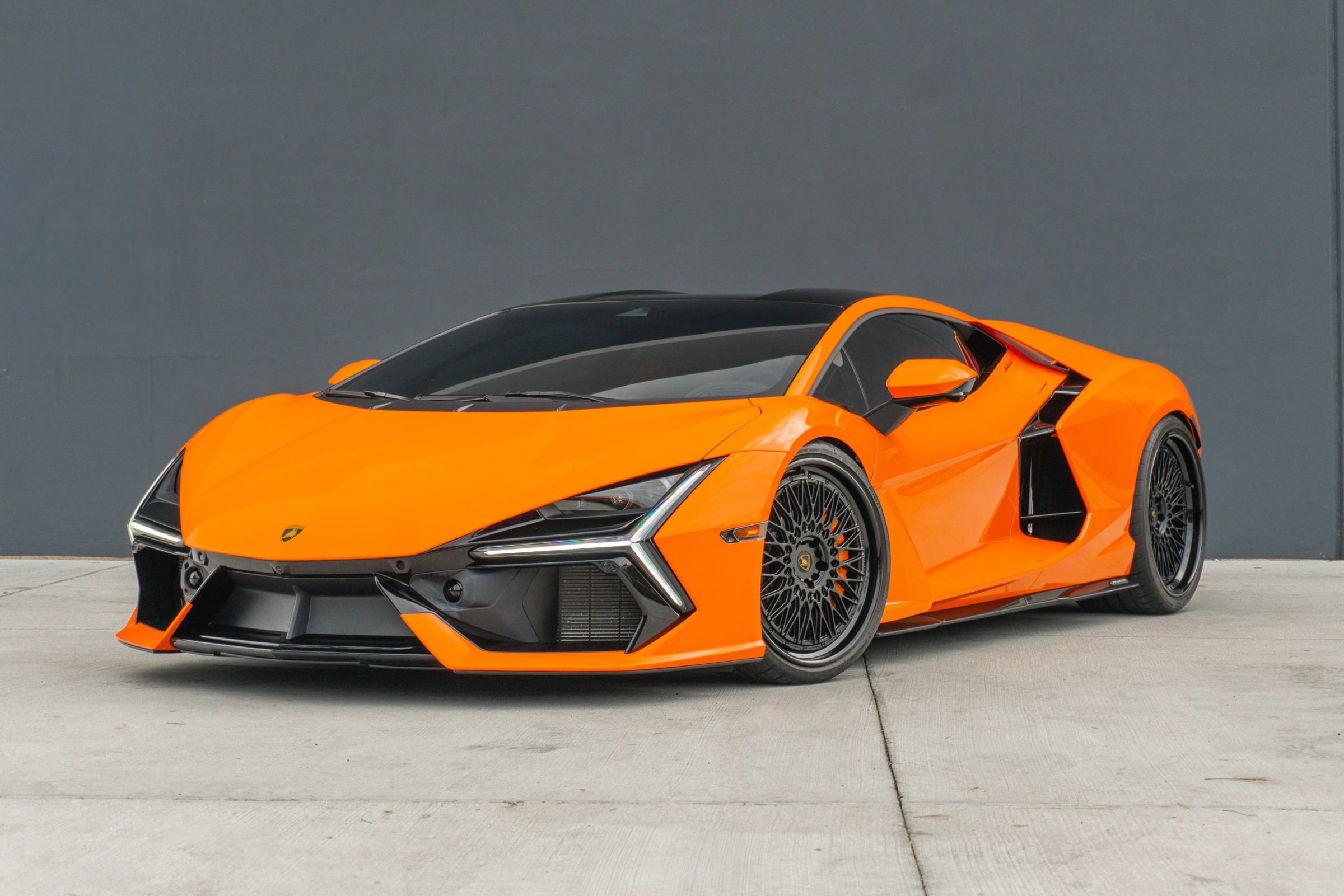 Used 2025 Lamborghini Revuelto Coupe 2D image 2