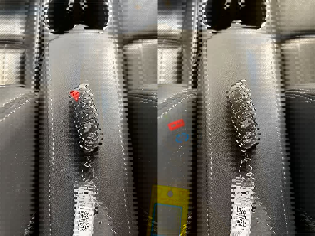 Used 2021 Toyota Venza XLE w/ Softex Package image 36