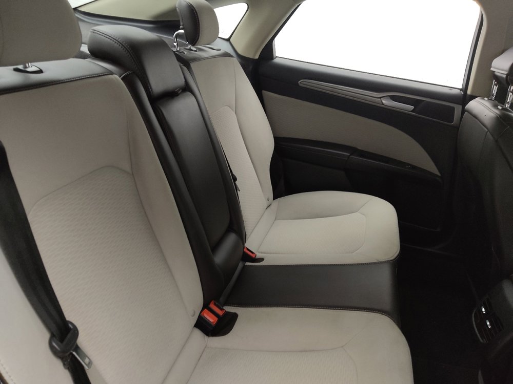 Used 2020 Ford Fusion SE w/ Equipment Group 151A image 19