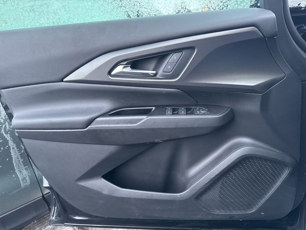 Used 2025 Chevrolet Equinox EV LT image 9