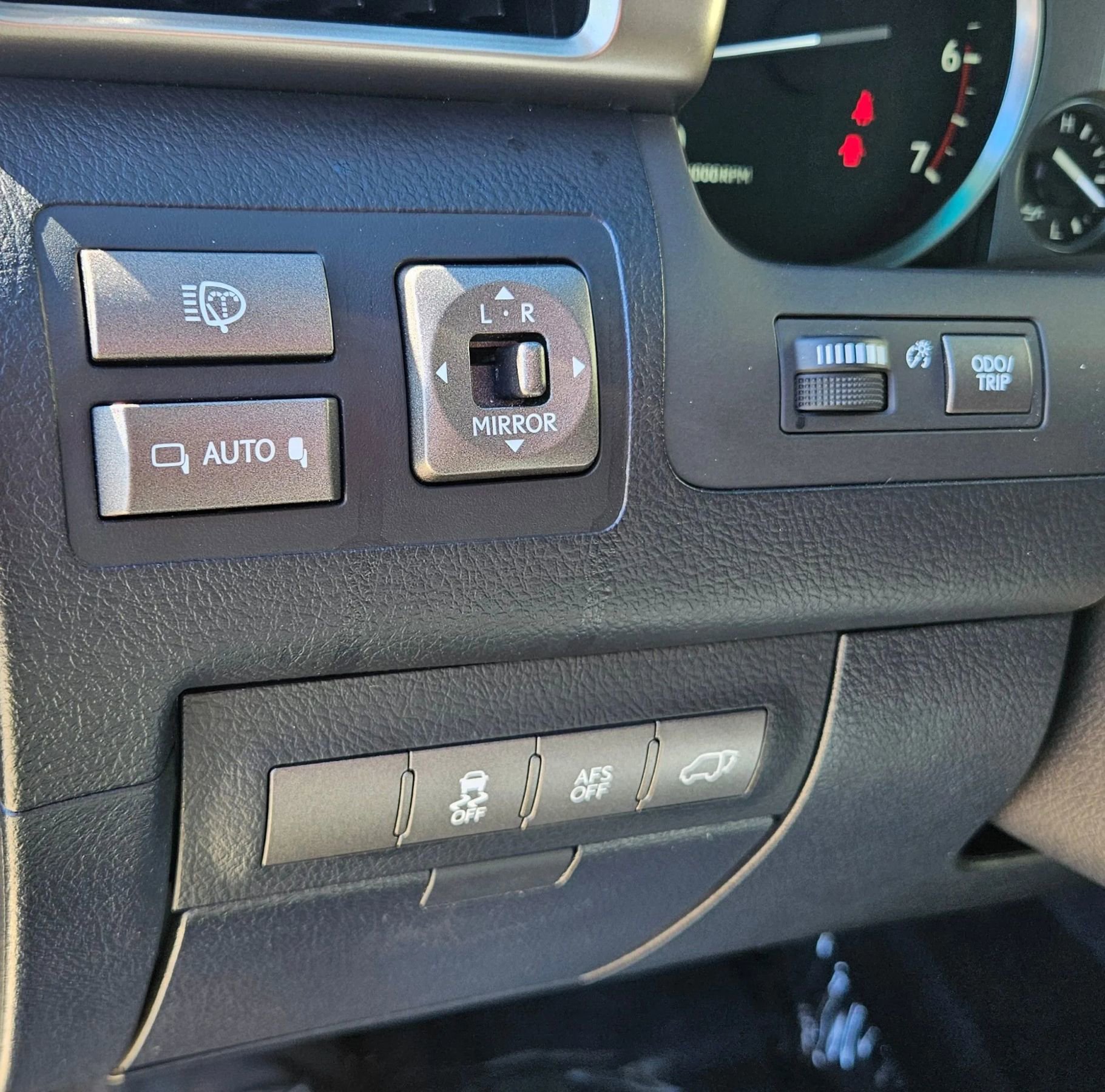 Used 2014 Lexus LX 570 4WD image 40