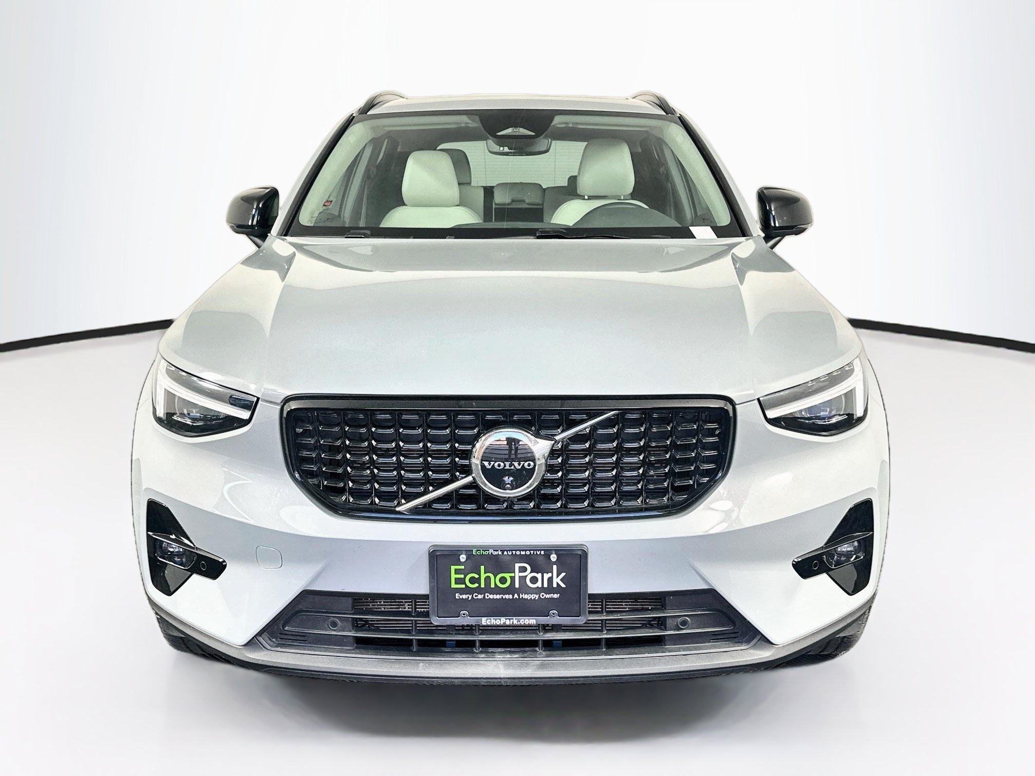 Used 2026 Volvo XC40 B5 Plus AWD/4WD image 2