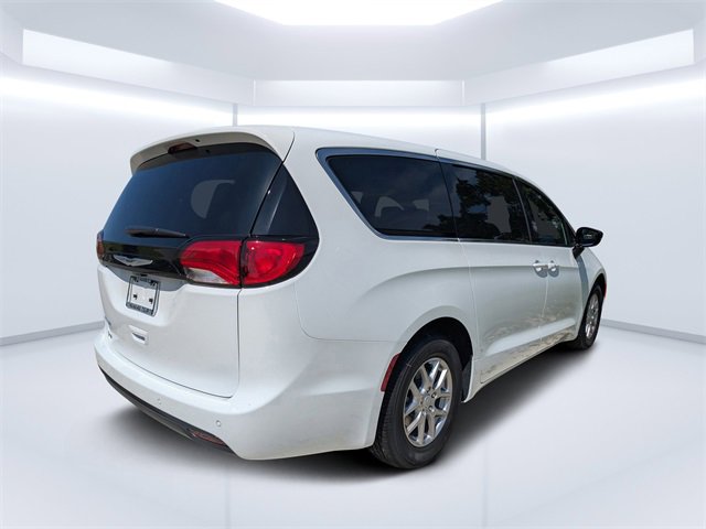New 2025 Chrysler Voyager LX image 3