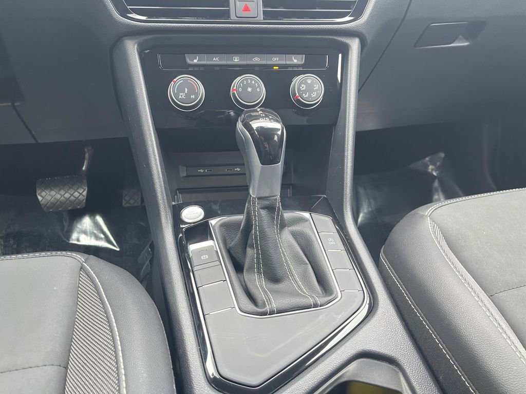 Used 2023 Volkswagen Taos SE w/ Black Wheel Package image 11