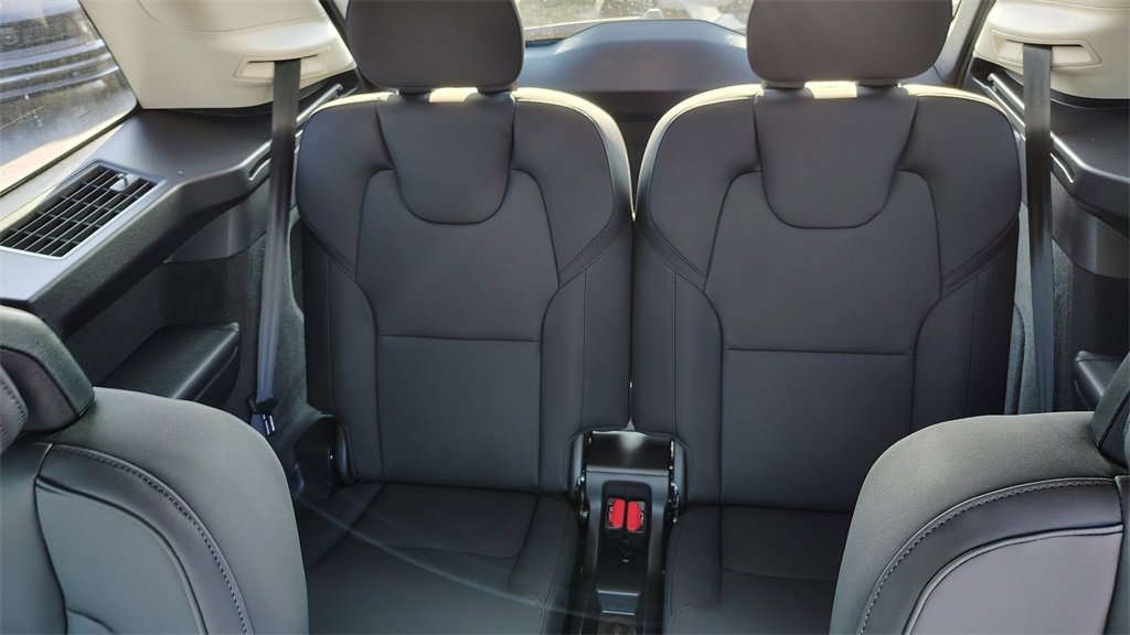New 2026 Volvo XC90 B6 Plus image 32