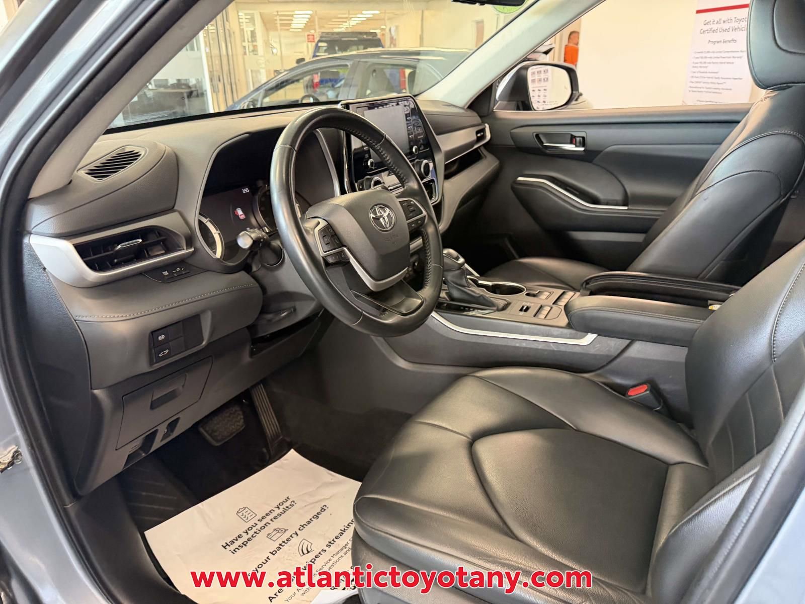 Used 2022 Toyota Highlander XLE image 11