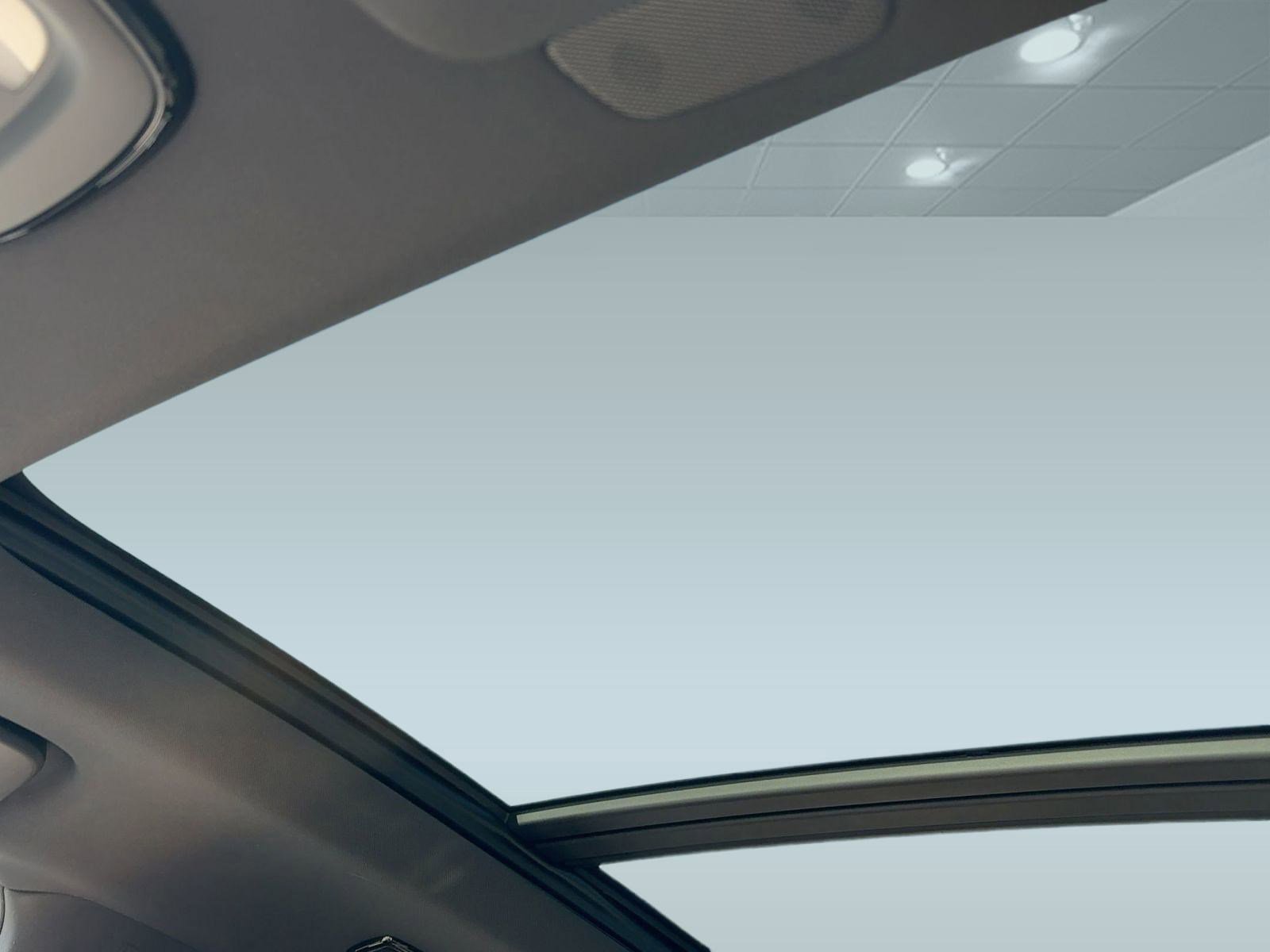 New 2026 Volvo XC90 B6 Plus w/ Protection Package Premier image 14