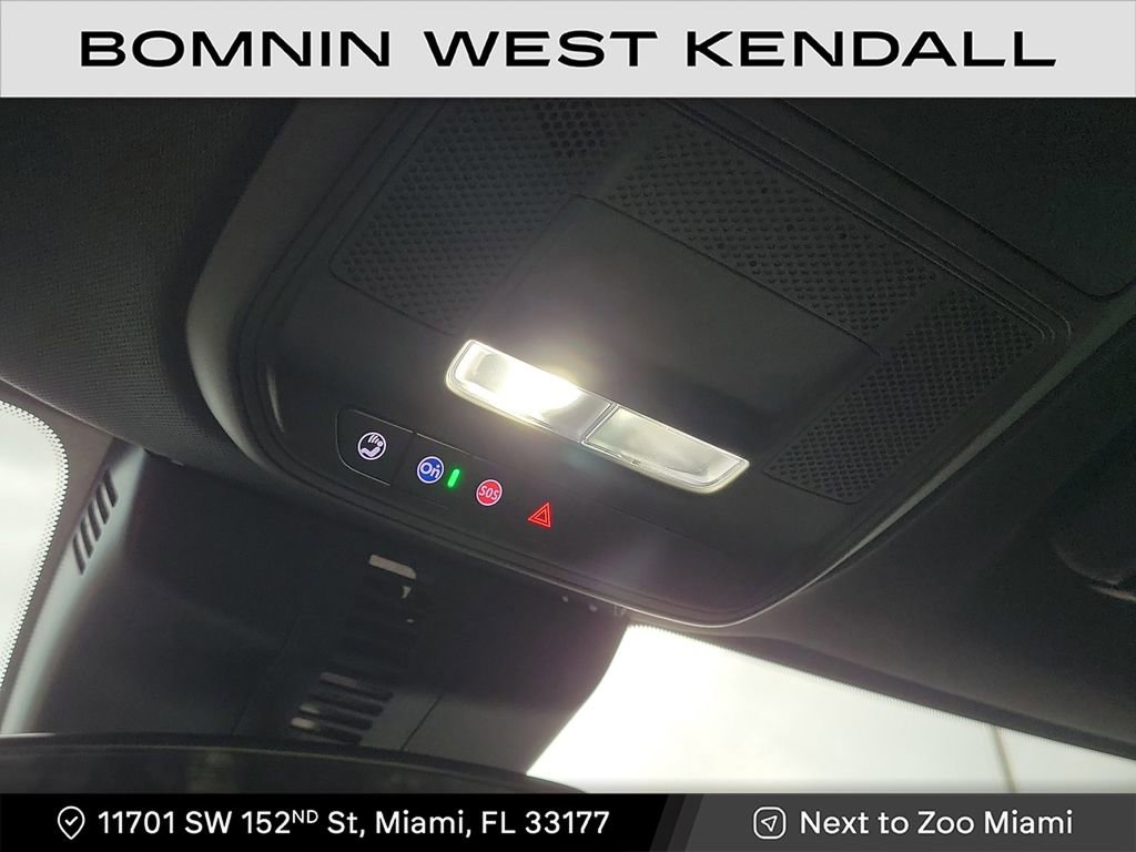 Used 2025 Chevrolet Traverse LT image 18