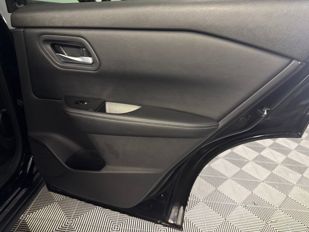 Used 2025 Nissan Rogue SV FWD image 27