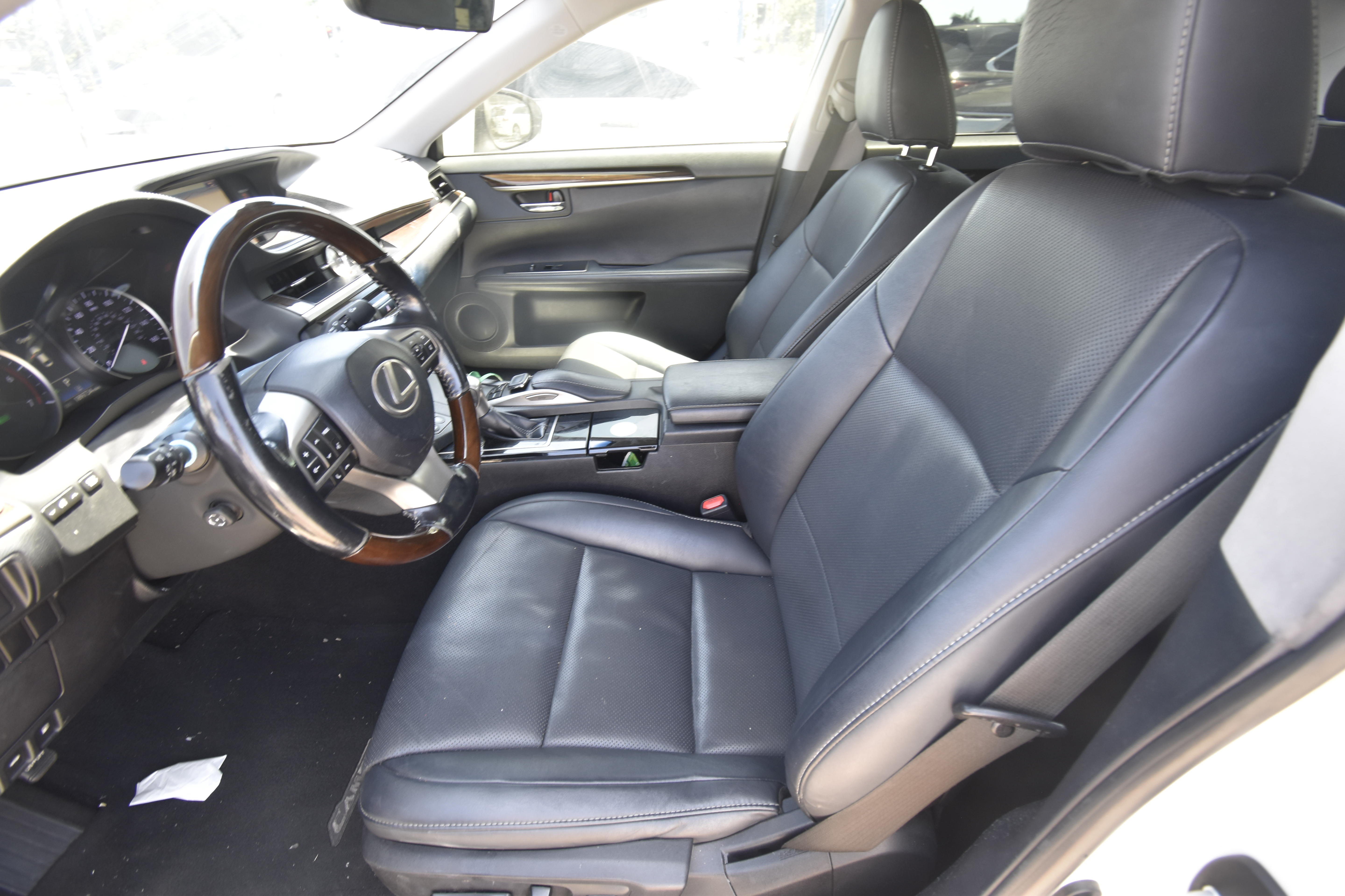 Used 2016 Lexus ES 300h w/ Navigation System Package FWD image 10