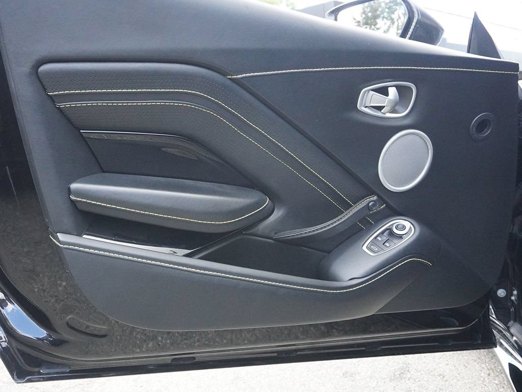 Used 2020 Aston Martin V8 Vantage Coupe RWD image 22