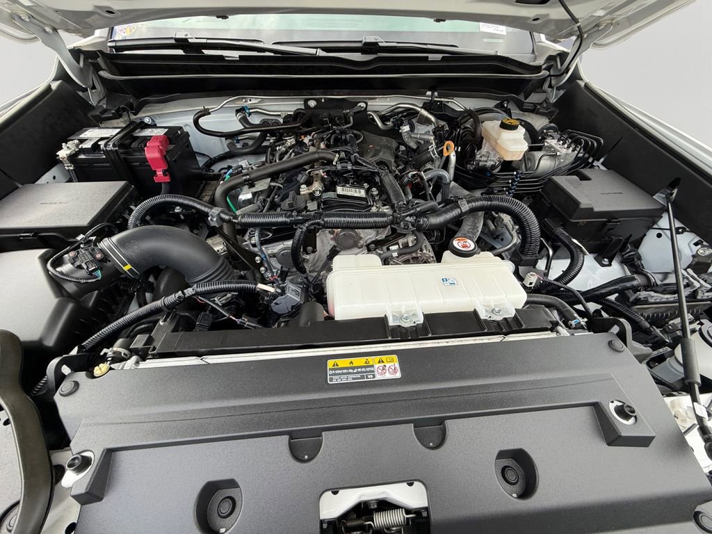 Used 2024 Toyota Tacoma SR5 AWD/4WD image 9