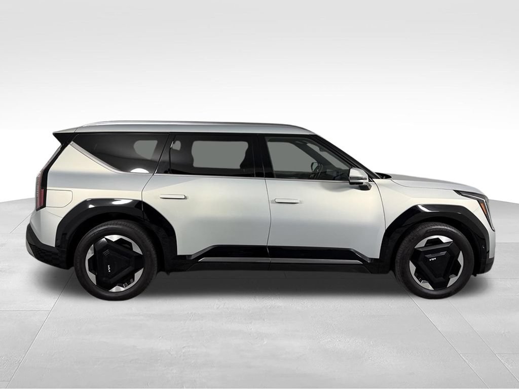 Used 2024 Kia EV9 Land AWD/4WD image 5