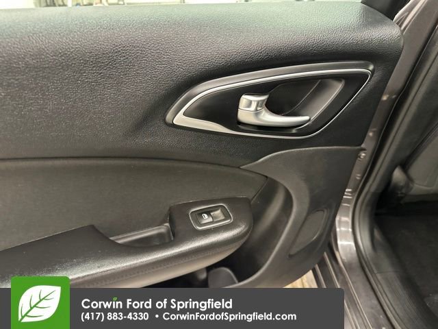 Used 2016 Chrysler 200 LX image 21