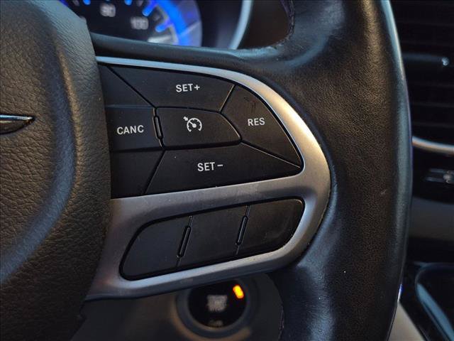 Used 2017 Chrysler Pacifica Touring-L Plus FWD image 12