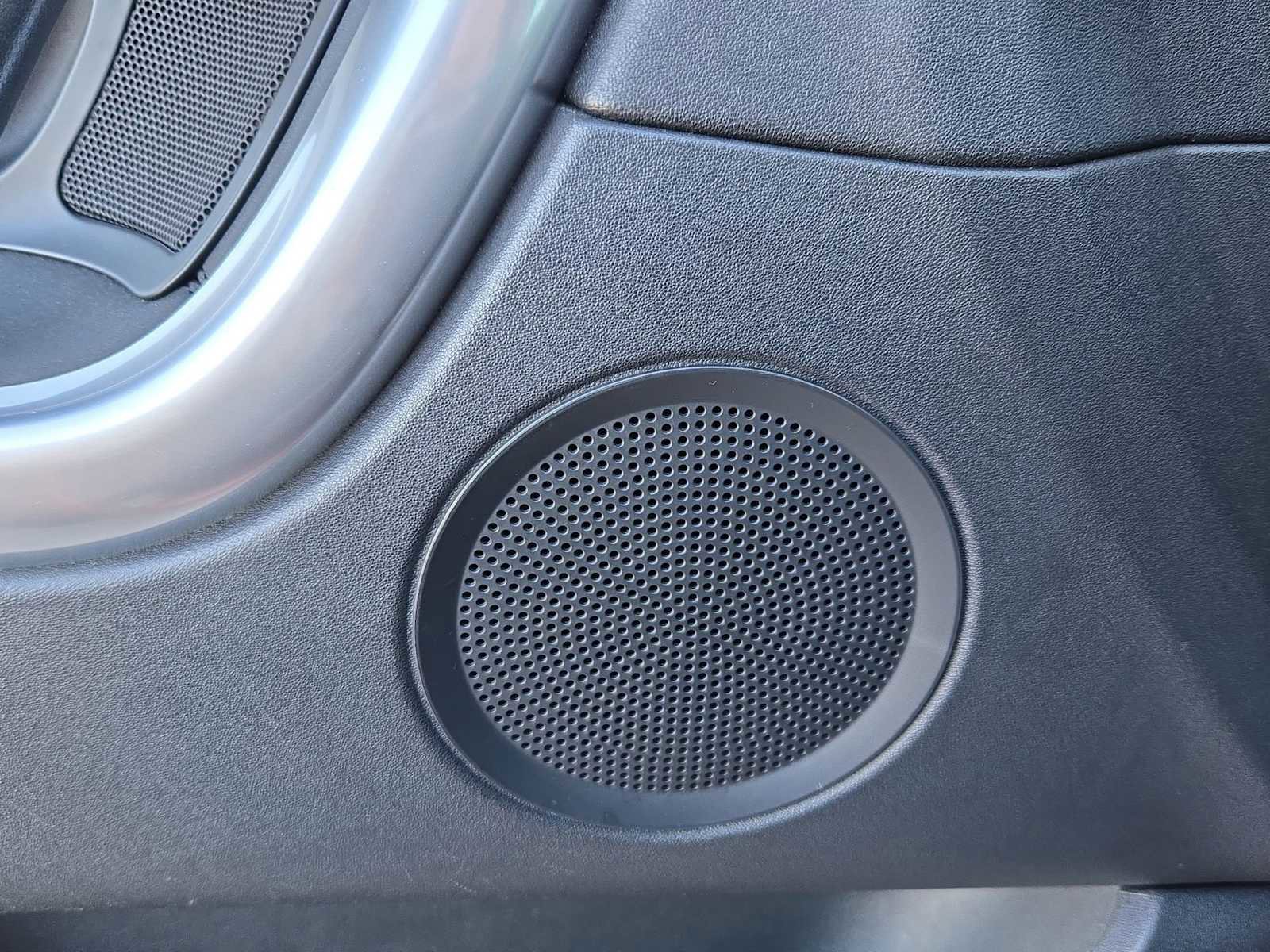 Used 2018 Land Rover Discovery Sport HSE image 36