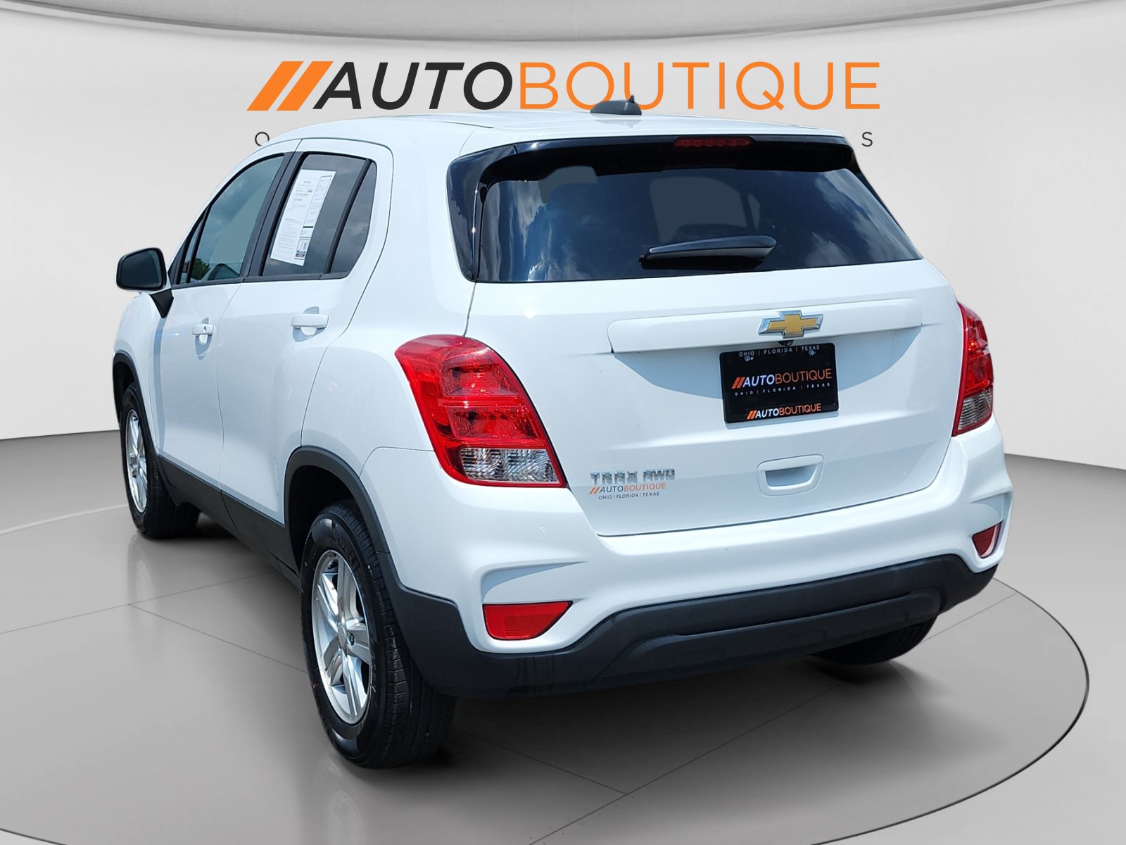 Used 2020 Chevrolet Trax LS w/ Fleet Convenience Package AWD/4WD image 3