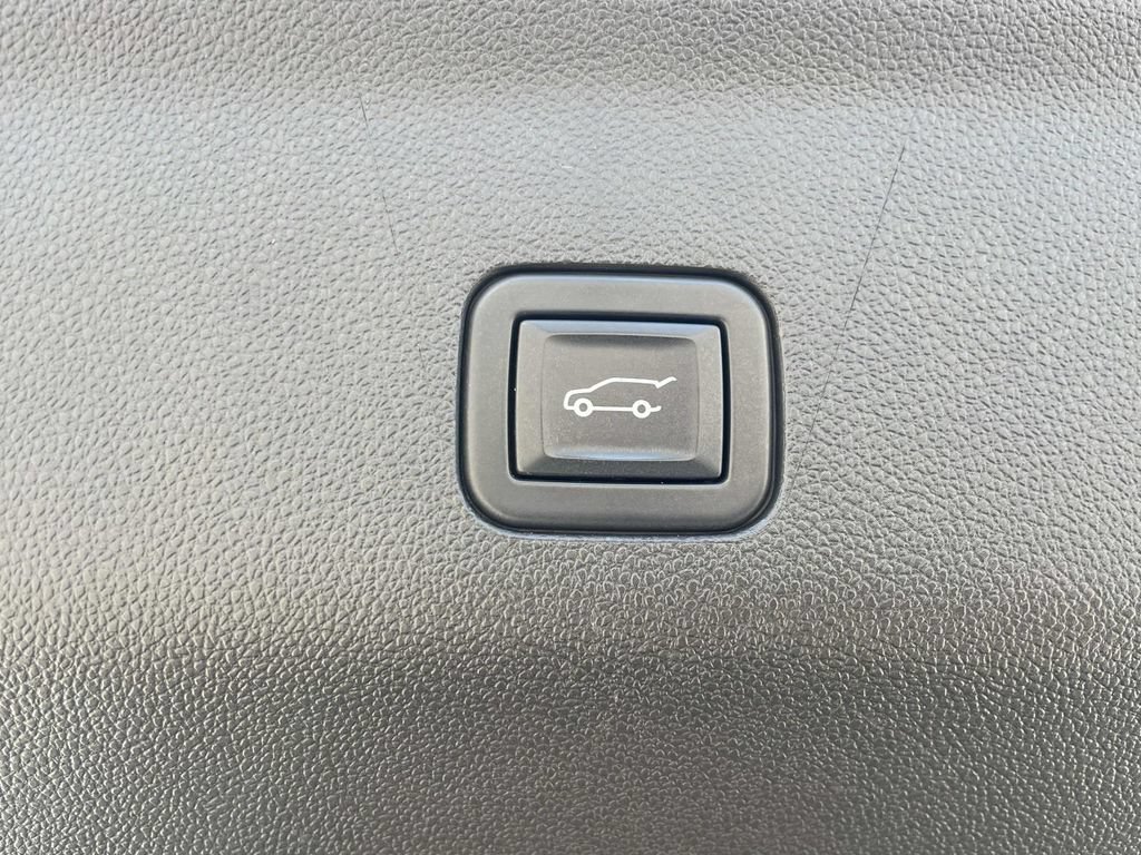 Used 2023 Chevrolet Suburban RST AWD/4WD image 12