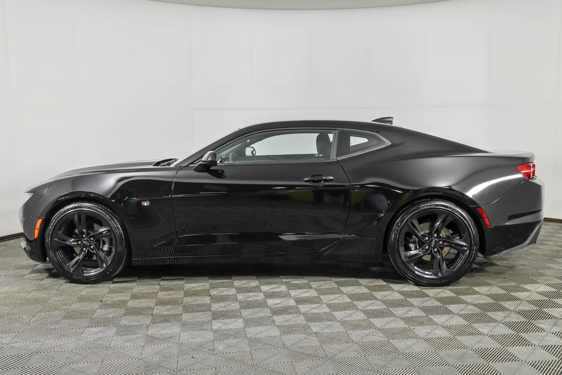 Used 2023 Chevrolet Camaro LT RWD image 19