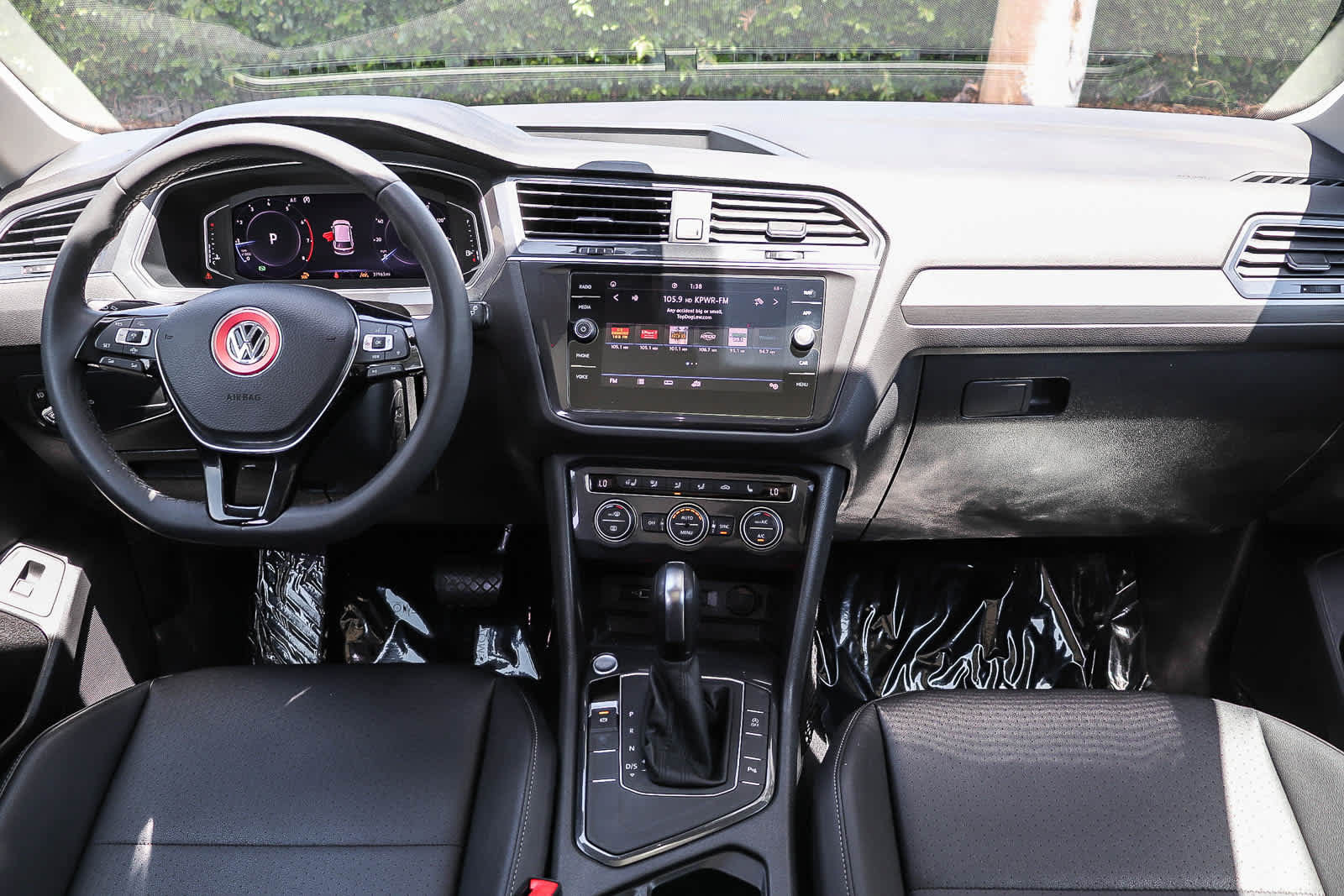 Used 2020 Volkswagen Tiguan SEL FWD image 13