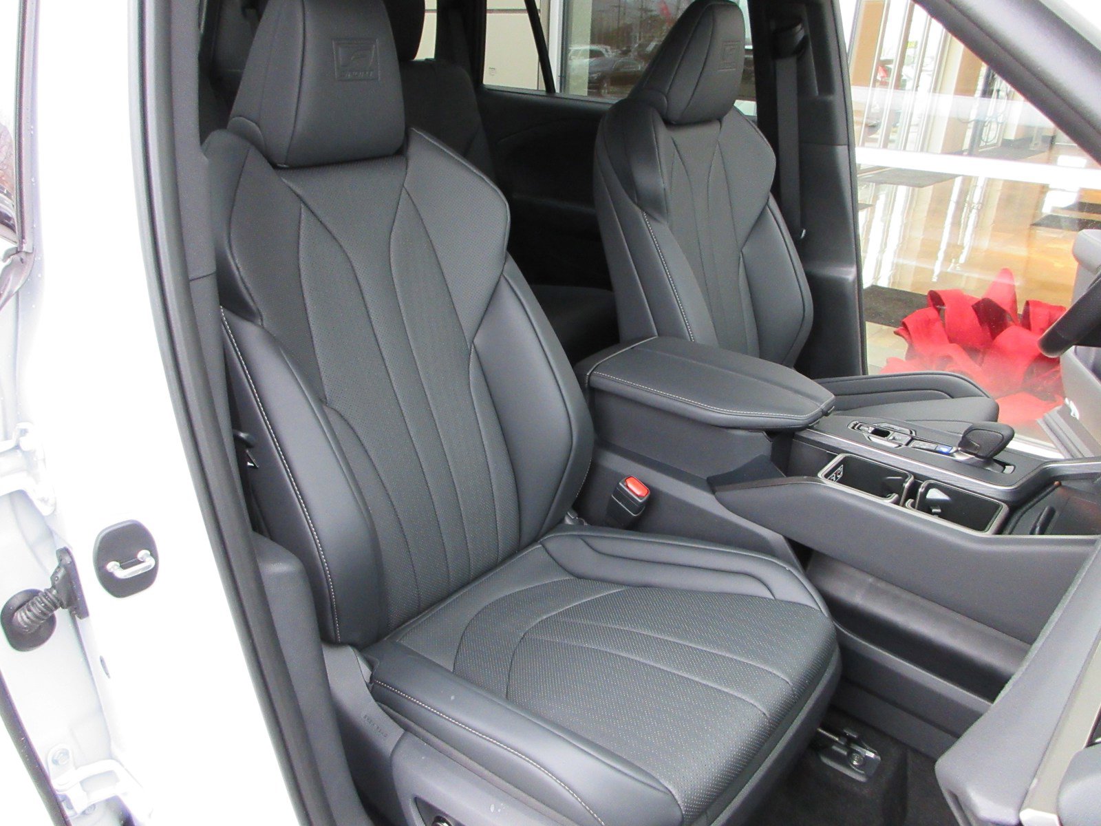 New 2026 Lexus TX 500h AWD image 28