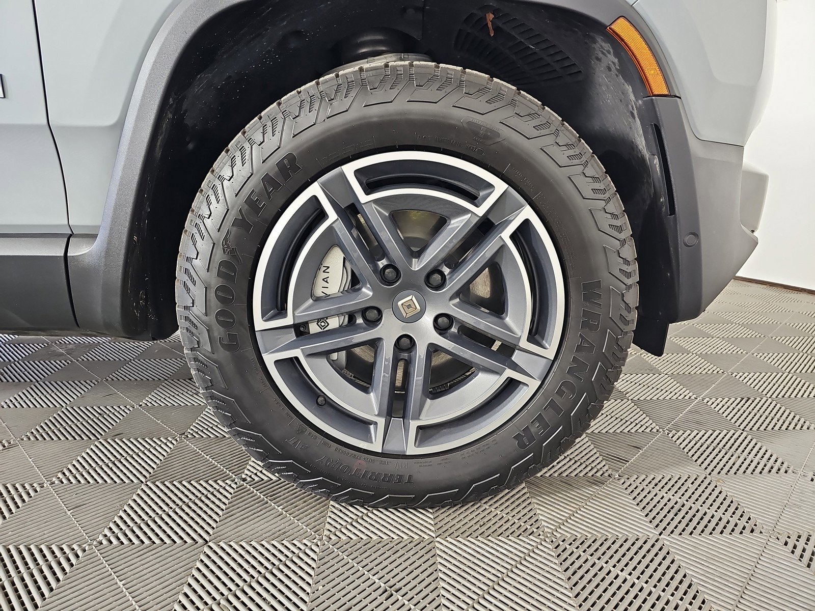 Used 2025 Rivian R1T Adventure image 11