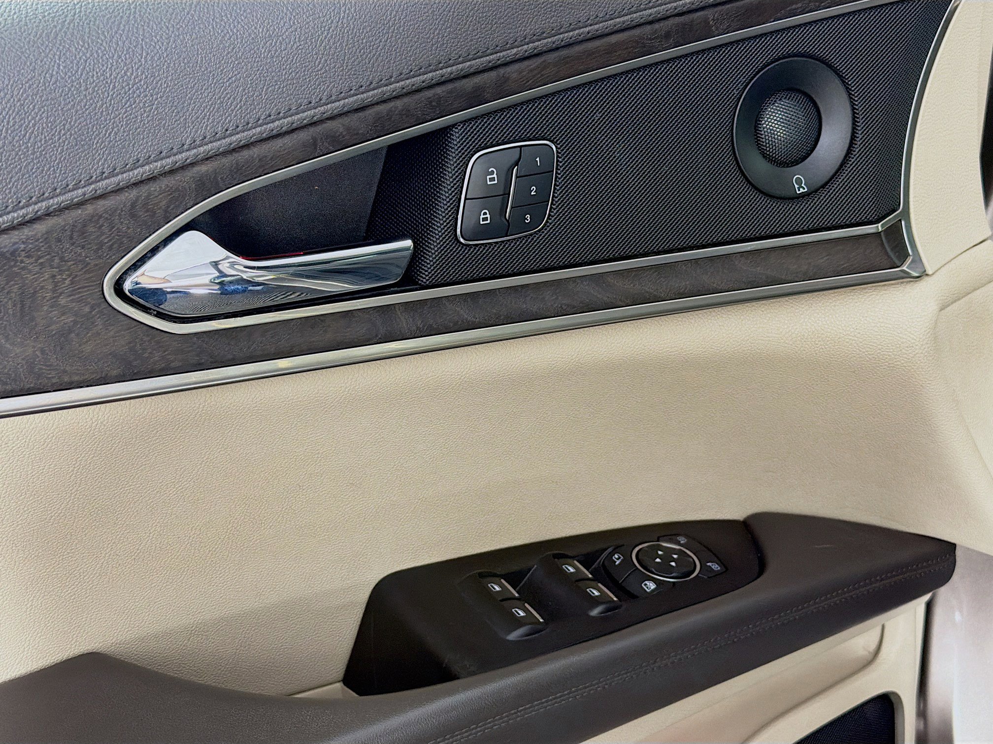 Used 2020 Lincoln Nautilus Reserve w/ Equipment Group 201A image 20